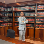 A reforma tributária propõe redistribuir a carga entre consumo e renda, tema aprofundado por Leonardo Manzan.