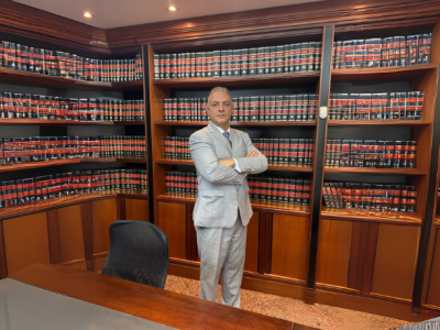 A reforma tributária propõe redistribuir a carga entre consumo e renda, tema aprofundado por Leonardo Manzan.
