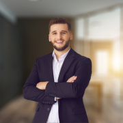 Cicero Viana Filho analisa como a economia da longevidade cria novas oportunidades de negócios.