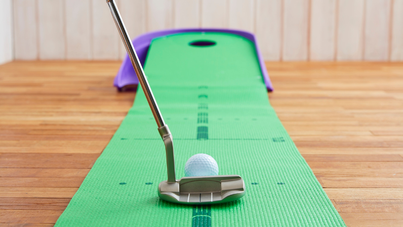 O crescimento do golfe como paixão nacional é explorado por Milton Seigi Hayashi.