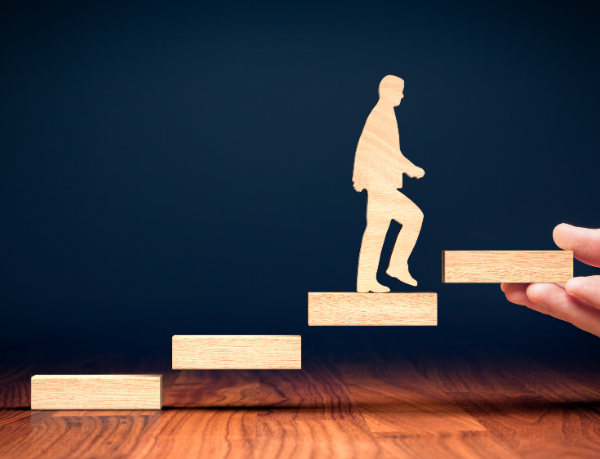 Avaliação, desempenho e desenvolvimento humano: Sérgio Bento De Araújo analisa onde estão os limites entre cobrar resultados e respeitar o potencial das pessoas.