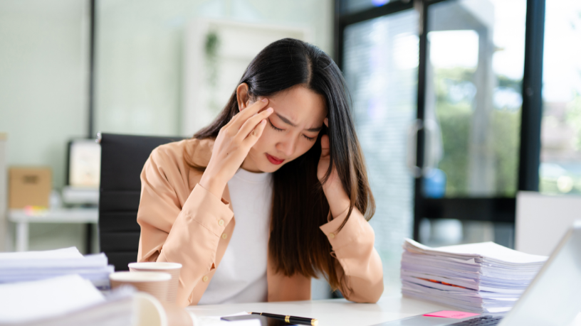 No texto, Alexandre Costa Pedrosa explica de que forma ambientes organizados podem reduzir o estresse diário e promover mais clareza mental e bem-estar.