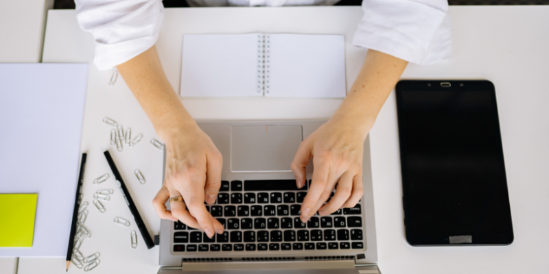 A escrita técnica precisa dialogar com sensibilidade para gerar conexão, segundo Alfredo Moreira Filho.