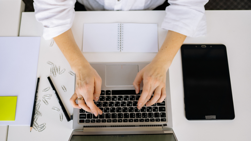 A escrita técnica precisa dialogar com sensibilidade para gerar conexão, segundo Alfredo Moreira Filho.