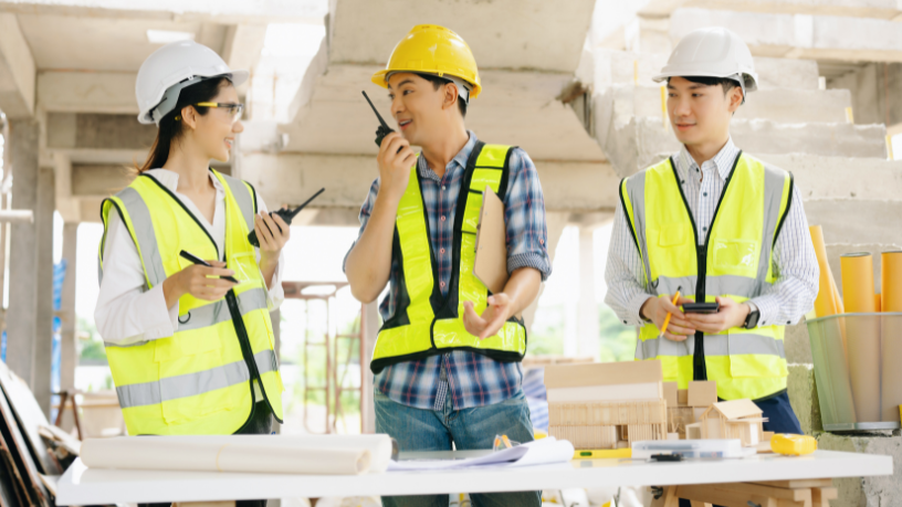 Com a visão de Renato de Castro Longo Furtado Vianna, entenda como alinhar planejamento, execução e governança do edital à entrega para uma gestão eficiente de obras licitadas.