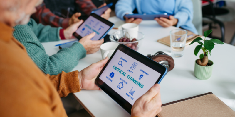 O Sindnapi - Sindicato Nacional dos Aposentados, Pensionistas e Idosos destaca o papel da família na prevenção de golpes e fraudes contra idosos.